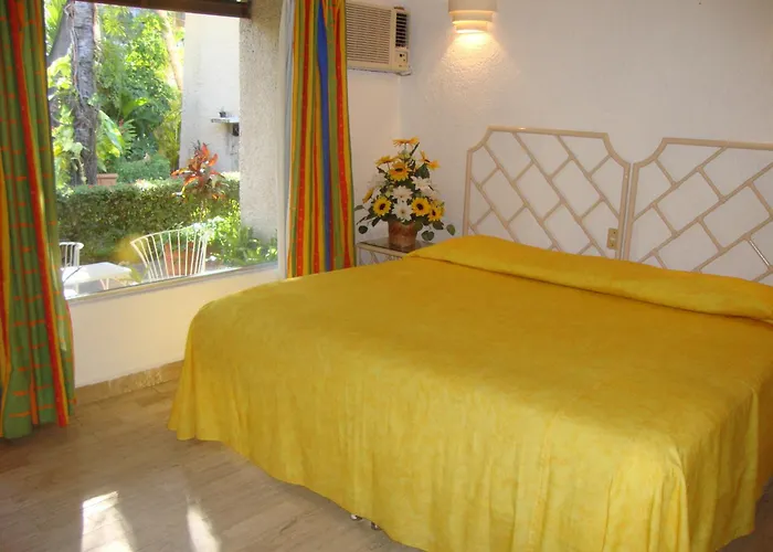 Best Acapulco Hotels For Families With Kids near Playa Bananas