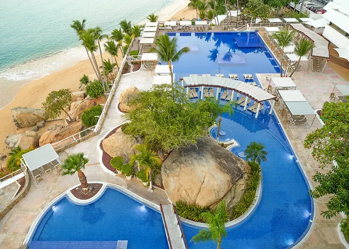 Acapulco Hotels With Pool near Parque Merle Oberon