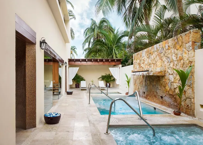 Luxury Hotels in Ixtapa (Guerrero)